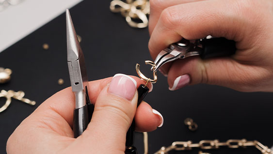 handcrafting-jewelry